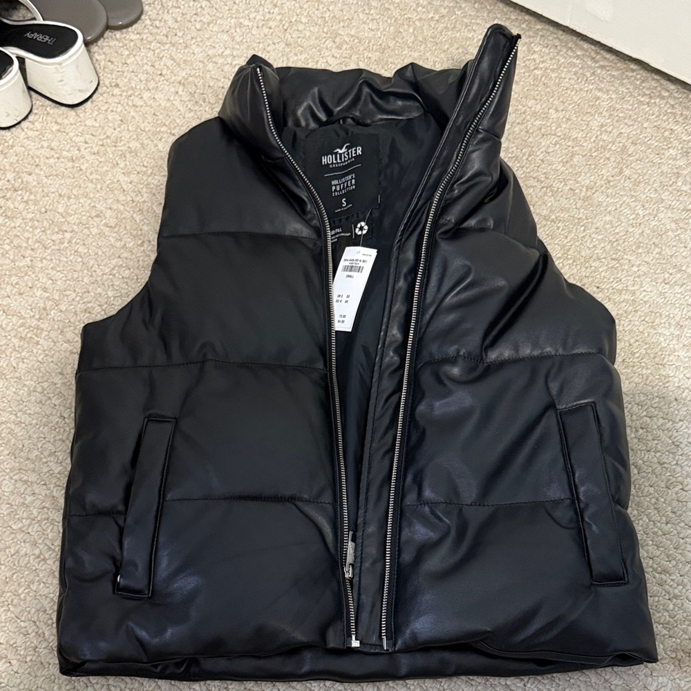 Hollister Men's Sleek Black Vest
